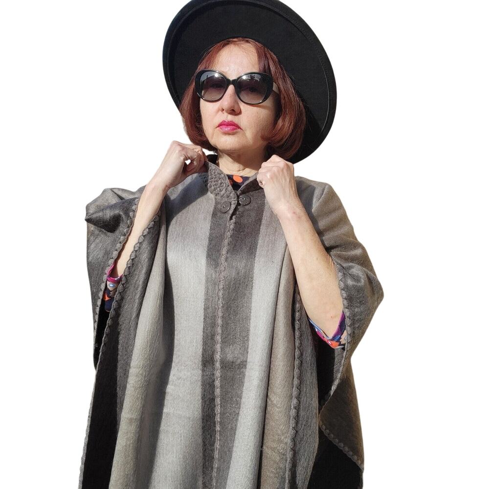 New Baby Alpaca wool unisex gray cape hand made in the Andes